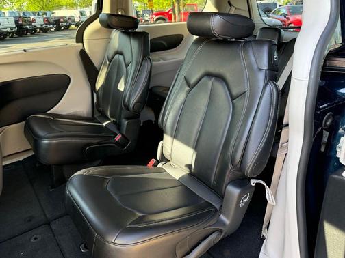 2024 Chrysler Pacifica Touring-L