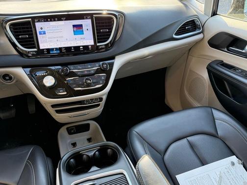 2024 Chrysler Pacifica Touring-L