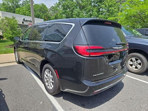 2024 Chrysler Pacifica Touring-L