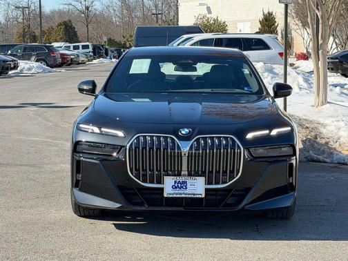 2025 BMW 740 i xDrive