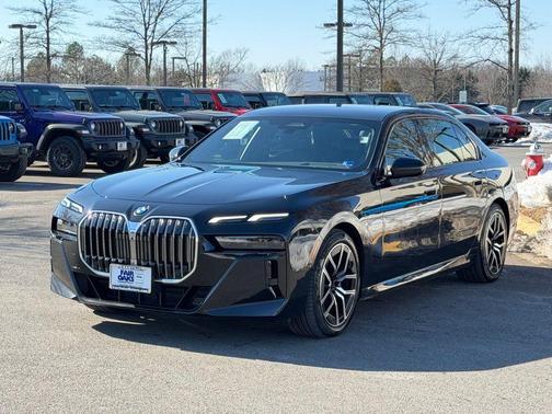 2025 BMW 740 i xDrive