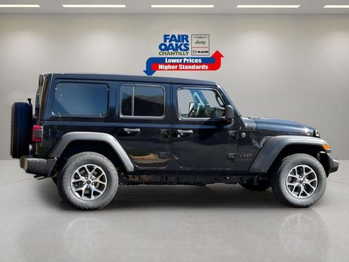 Black Clearcoat 2026 Jeep Wrangler Sport