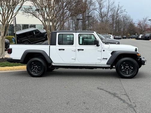 2025 Jeep Gladiator Sport