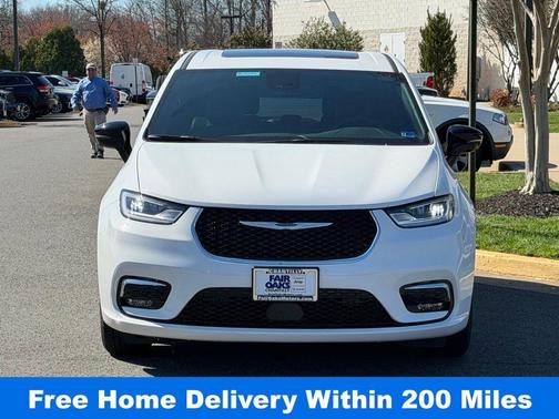 Bright White Clearcoat 2026 Chrysler Pacifica Select