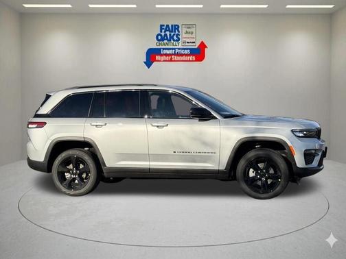 Silver Zynith 2025 Jeep Grand Cherokee Limited
