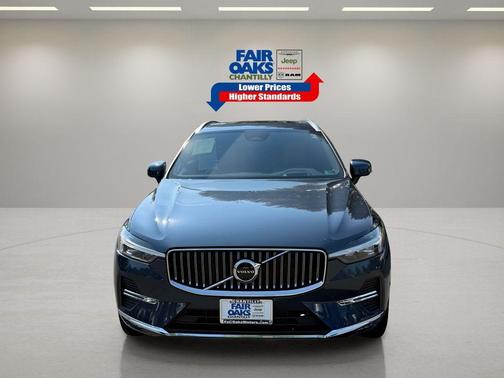 2023 Volvo XC60 B5 Ultimate Bright Theme