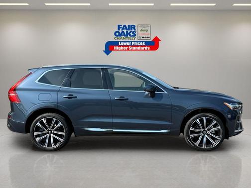 2023 Volvo XC60 B5 Ultimate Bright Theme