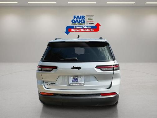 2022 Jeep Grand Cherokee L Laredo