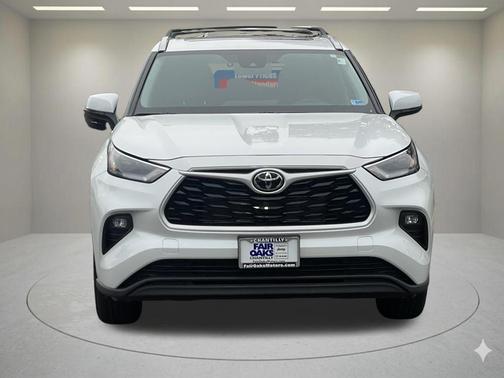 Pearl 2025 Toyota Highlander Hybrid XLE