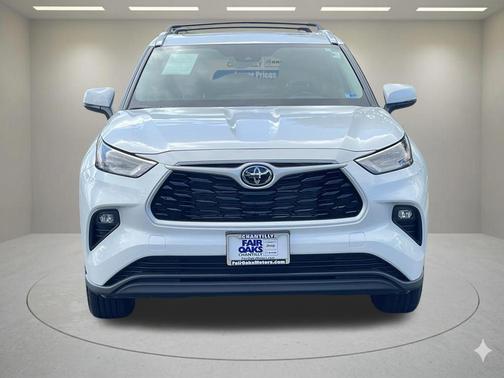 Pearl 2025 Toyota Highlander Hybrid XLE