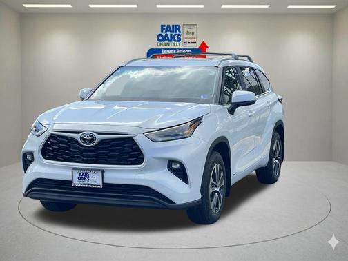 Pearl 2025 Toyota Highlander Hybrid XLE