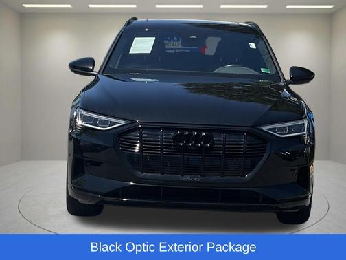 Mythos Black Metallic 2022 Audi e-tron Premium
