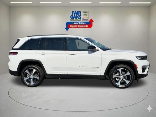 Bright White Clearcoat 2023 Jeep Grand Cherokee Limited
