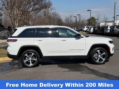 Bright White Clearcoat 2023 Jeep Grand Cherokee Limited