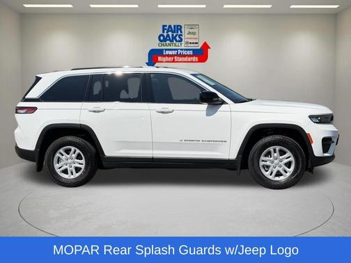 Bright White Clearcoat 2024 Jeep Grand Cherokee Laredo