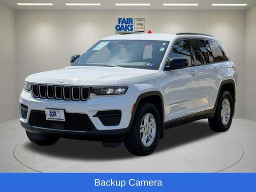 Bright White Clearcoat 2024 Jeep Grand Cherokee Laredo