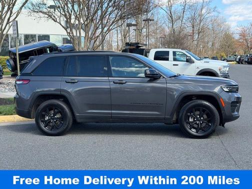 2025 Jeep Grand Cherokee Laredo