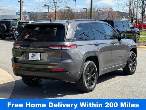 2025 Jeep Grand Cherokee Laredo