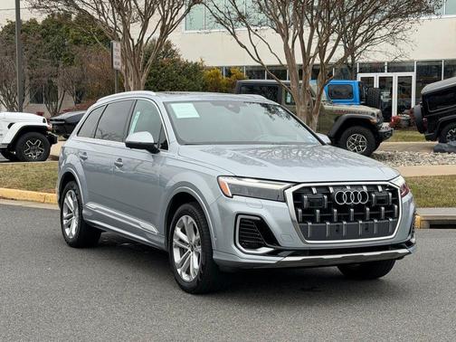 2025 Audi Q7 55 Premium Plus