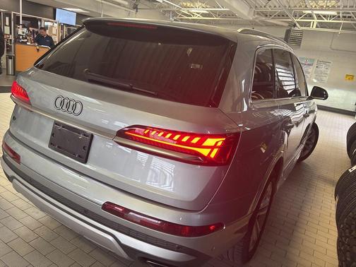2025 Audi Q7 55 Premium Plus