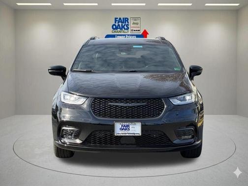 Diamond Black 2026 Chrysler Pacifica Select