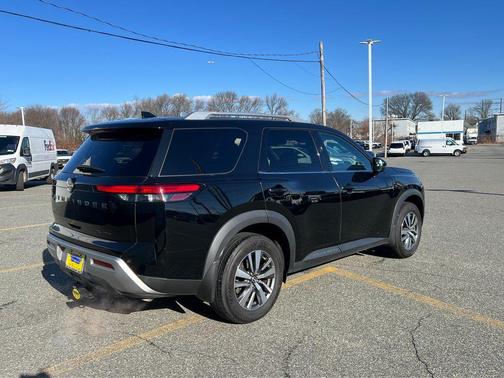 2024 Nissan Pathfinder SL 4WD