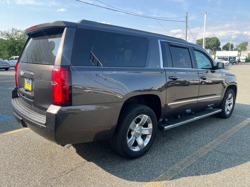 Tungsten Metallic 2017 Chevrolet Suburban LT