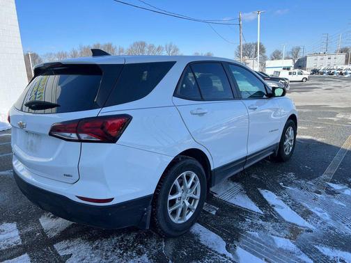 2022 Chevrolet Equinox LS