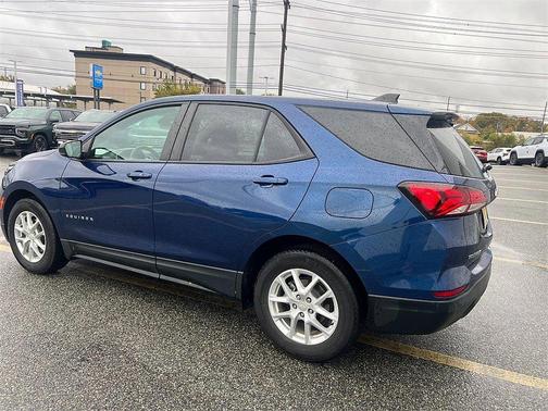 2022 Chevrolet Equinox LS