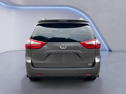 2017 Toyota Sienna LE