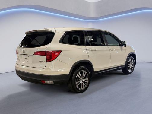 White Diamond Pearl 2017 Honda Pilot EX-L