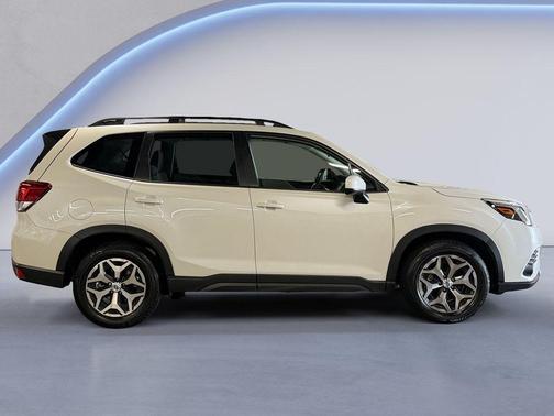 Crystal White Pearl 2024 Subaru Forester Premium
