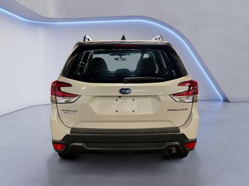 Crystal White Pearl 2024 Subaru Forester Premium
