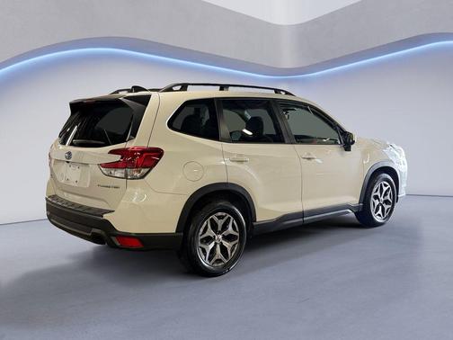 Crystal White Pearl 2024 Subaru Forester Premium