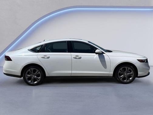 Platinum White Pearl 2023 Honda Accord EX
