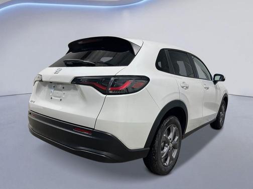 Platinum White Pearl 2027 Honda HR-V LX