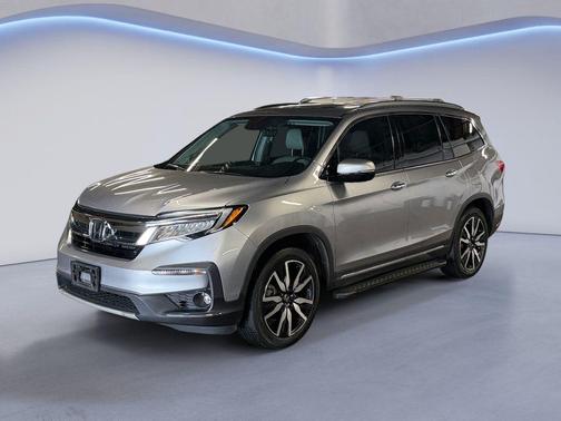 Silver Metallic 2022 Honda Pilot Touring 8-Passenger