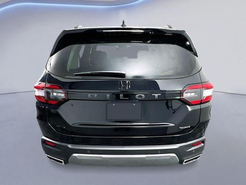 Crystal Black Pearl 2026 Honda Pilot Touring