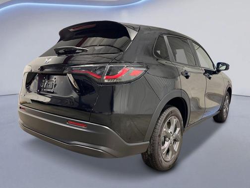 Crystal Black Pearl 2027 Honda HR-V LX