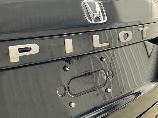 Crystal Black Pearl 2026 Honda Pilot Touring