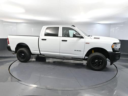 Bright White Clearcoat 2022 RAM 2500 Tradesman Crew Cab 4x4 6'4' Box