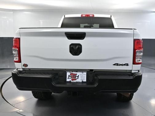 2022 RAM 2500 Tradesman Crew Cab 4x4 6'4' Box