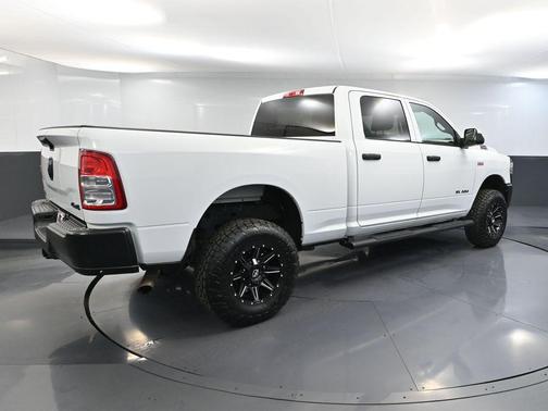 2022 RAM 2500 Tradesman Crew Cab 4x4 6'4' Box