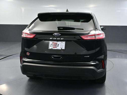 2021 Ford Edge SE