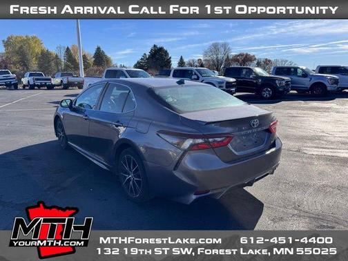 2022 Toyota Camry SE