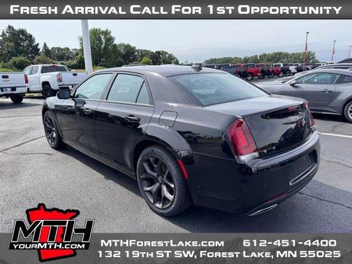 2022 Chrysler 300 S