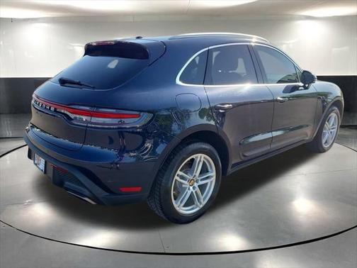 2022 Porsche Macan Base