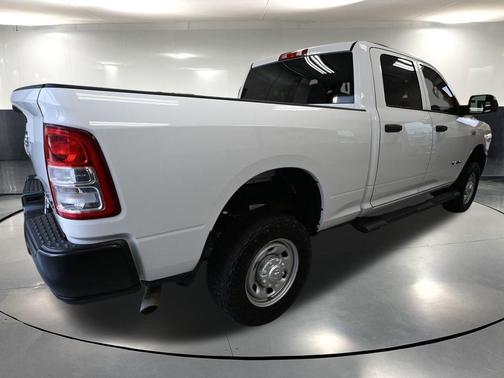 2022 RAM 2500 Tradesman Crew Cab 4x4 6'4' Box