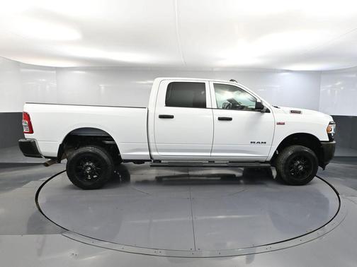 2022 RAM 2500 Tradesman Crew Cab 4x4 6'4' Box