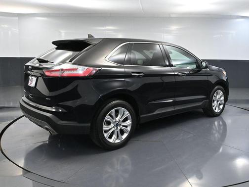 AGATE BLACK METALLIC 2022 Ford Edge Titanium